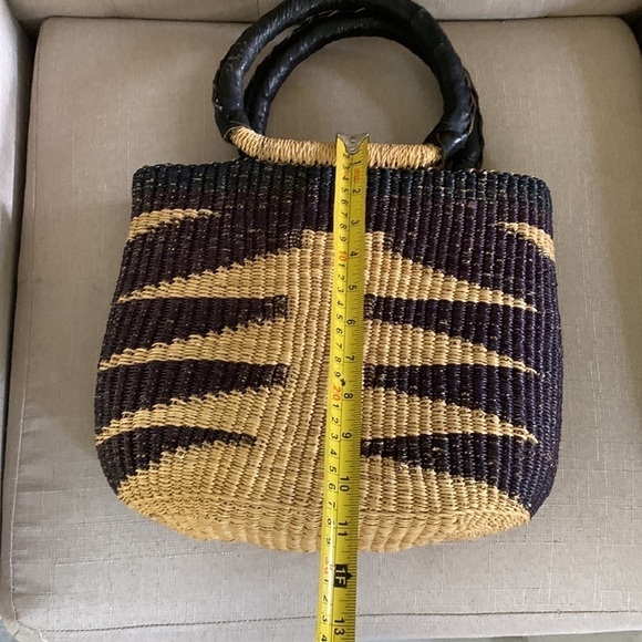 Straw bag leather vintage cottage boho basket from Ghana in Natural and navy - Picture 6 of 11
